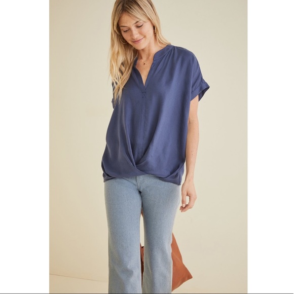 Amour Vert Tops - Amour Vert Dahlia TENCEL™ Blouse In Navy